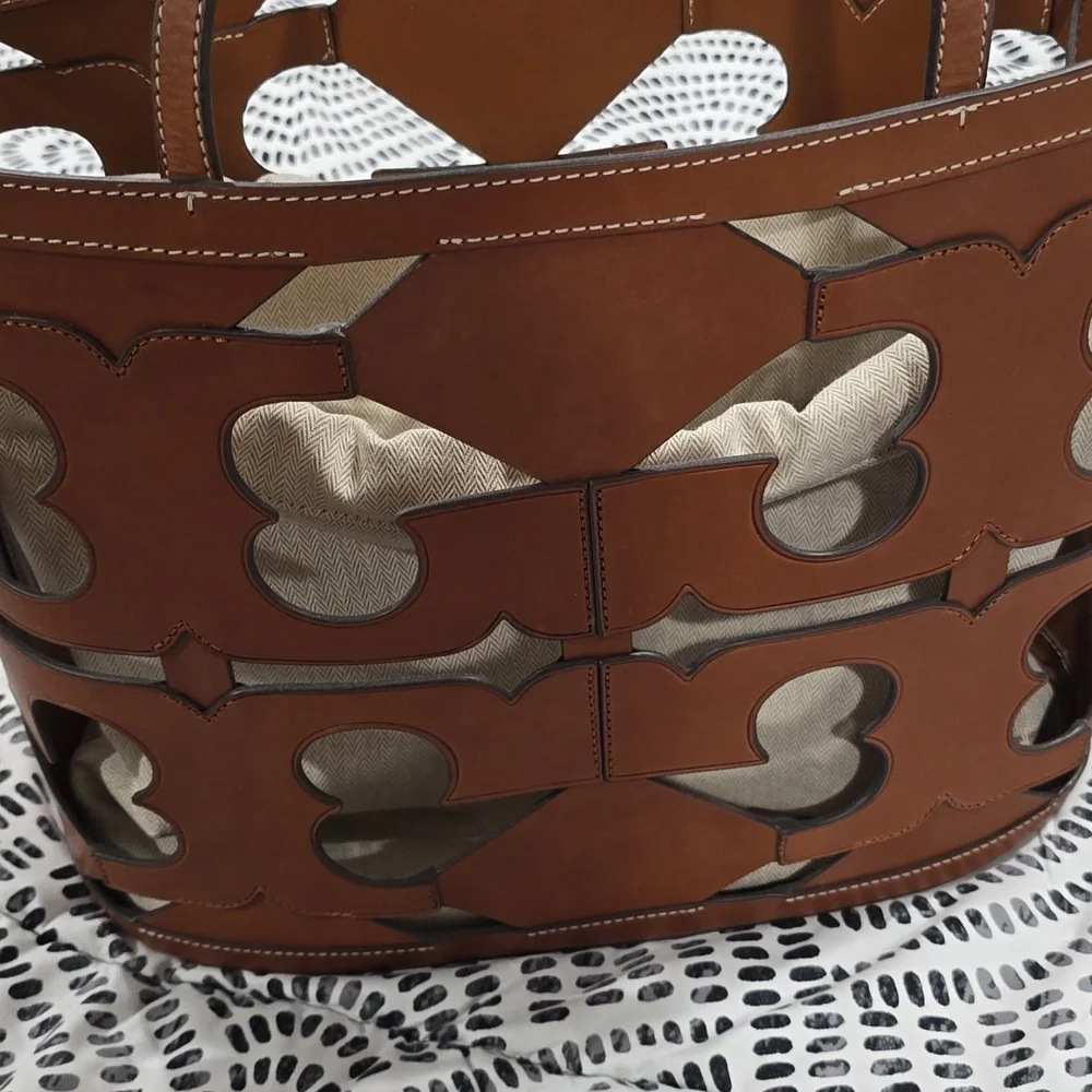 Tory Burch Tan Cutout Tote Bag - Picture 3 of 11